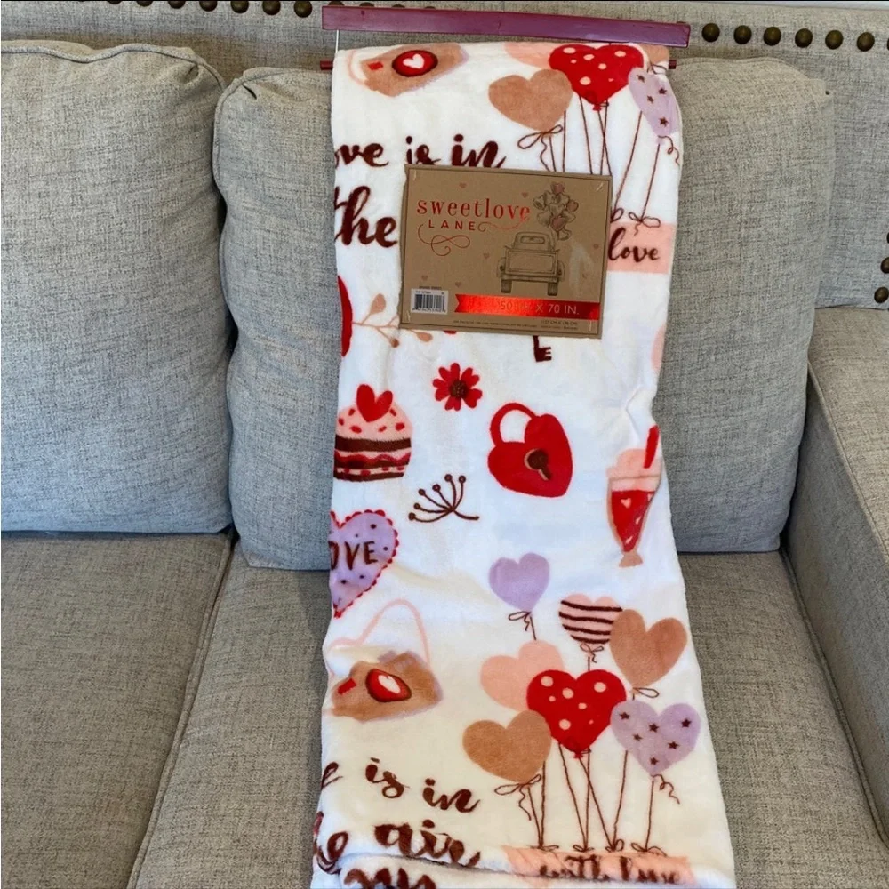 Valentine’s Day Love is in the Air Heart Balloons Decorative Throw Blanket